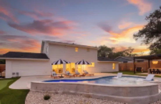 Resort Villa /Heated Pool /Pickleball