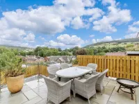 Dawns House in the Peaks overlooking the mill pond Hotels in Cromford