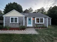 Renovated Charming 3-bedroom cottage in Sandwich with AC, WiFi