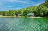 Modern Cottage Cabin, private area with pond, fishing nearby, swimming and more Hotels in Giard