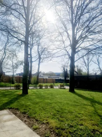 Single-storey 3-bedroom house with garden in the heart of La Gacilly Отели рядом с достопримечательностью «Circus In Track Stey»