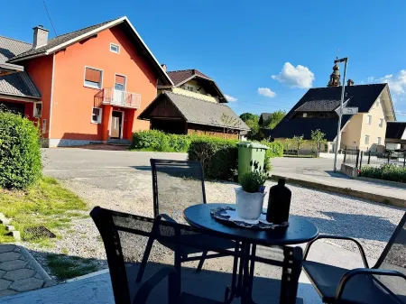 Stol Mountain Escape - Cozy One-bedroom Apartment near Lake Bled