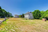 Walk to Pawcatuck River: Family-Friendly Home! - Kitchens