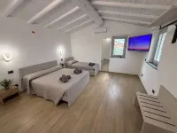 Swimming pool,Sauna,Jacuzzi,Barbecue,A/C,Billiards,WiFi,5minutes from the sea and downtown Hotel a Sarzana