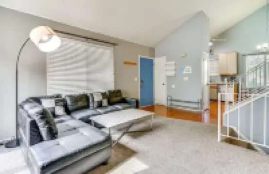 Charming 3-bedroom townhome with WiFi and AC in West Valley City