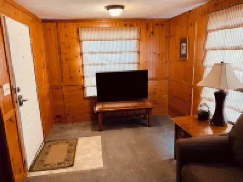 The Deer Cabin at the Riviera Resort in Neillsville, Wisconsin! デューハーストのホテル