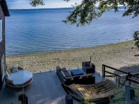 Vashon Island Retreat: Modern Style+Private Beach