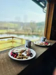 Hillside Cabin :: Secluded Log Cabin on 15 Acres, Pond & trails. Near Woodbury - Wifi