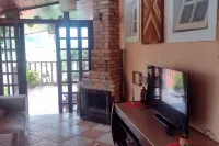 COUNTRY HOUSE WITH SWIMMING POOL IN GUARAREMA Hotels in Guararema