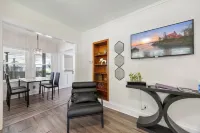 Quiet and Contemporary Home in Coveted Watts-Hillendale. Close to Duke/VA.