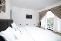 Spacious 4-bedroom villa with Private pool Hotel a 