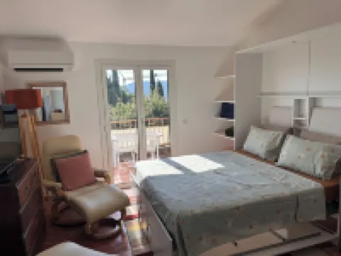 Appartement Studio Adrian Proche du Village - Clim - Piscine - Tennis 普朗－德拉圖爾酒店