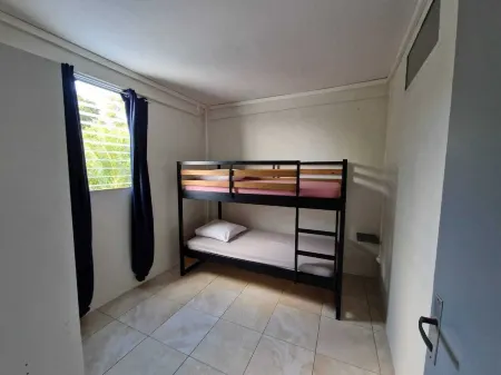 Situé à la compagne et proche de la ville et des grands axes.