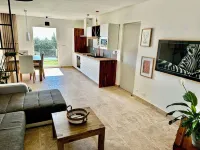 Villa Horizons - Garden apartment. Swimming pool and beach 15 minutes' walk away.