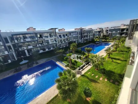 Magnifique Appartement vue Piscines, Fontaines et Espaces Verts Ensoleillé Отели в г. Ain Chock Hay Hassani