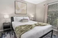 Retro Charm, Modern Comfort - Minutes from BHM!