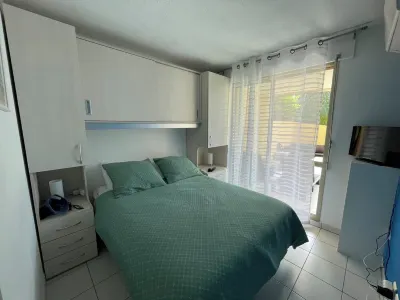 Appart le Lavandou Rés les Mandariniers à 5 min de la Plage et du Centre à Pied Hotels near Lavandou Plongee