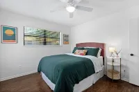 King & Queen Bed - Guadalupe Hip Haven - Near downtown New Braunfels!