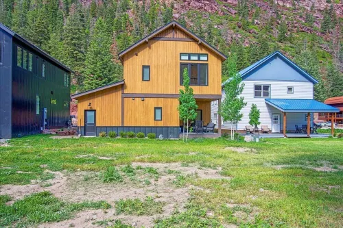 Guest Fave - 3-Bedroom Home in Ouray Near River Trail - Fiber/King Beds/Sleeps 6