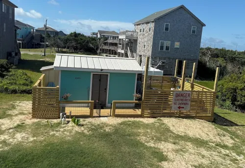 Charming pet friendly studio 350 feet away from the Rodanthe Pier and the beach.