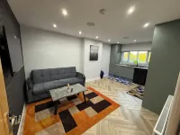 Luxurious 3-bedroom apartment with WiFi in charming Wolverhampton