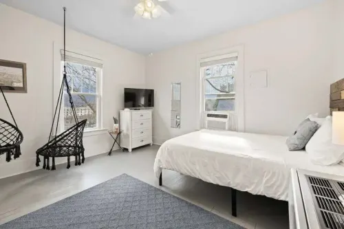 Suite 3, Quick Stroll to Downtown Black Mountain