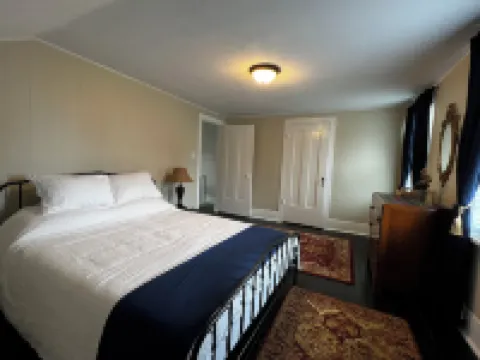 Charming historic 2-bedroom farmhouse 4 miles from historic Milan with WiFi Hotels in Milan Township