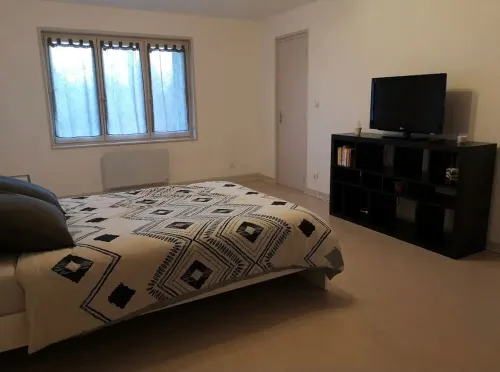 Lananas, Maison Avec Piscine Hôtels à : Riorges