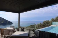 拉朱莉亞套房之家 - 游泳池