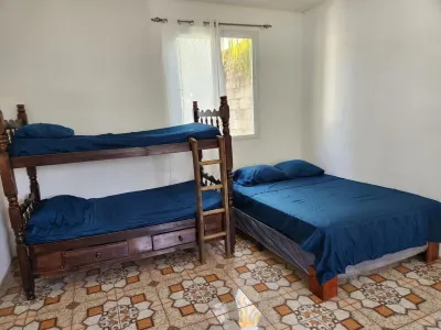 Backpackers Hostel Pool and Parking Near Beach  호텔