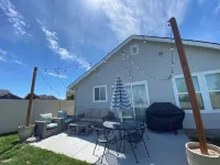 This 3-bedroom home is a hotspot for events, weddings and The Ford Idaho Center! Hotels in Caldwell