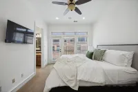 Luxury Townhome walking distance to Legacy West