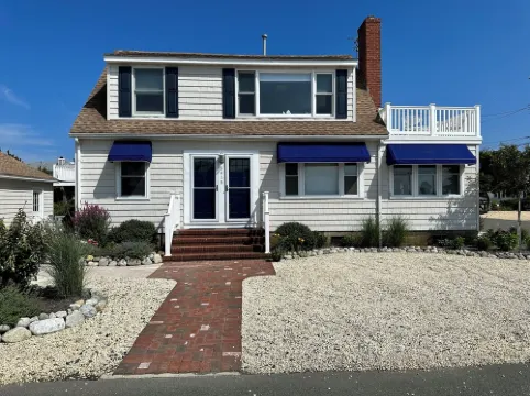 Bayside 2 bedroom in Brant Beach. Beautiful views of the sunset!