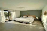 Modern Villa with Pool & Vineyard Views – Heart of Provence Các khách sạn ở Le Puy-Sainte-Reparade