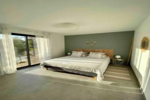 Modern Villa with Pool & Vineyard Views – Heart of Provence Hotels in Le Puy-Sainte-Reparade