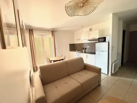 Charming downtown studio