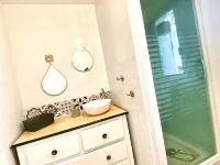 Appartement Fanny. Terrasse, vue mer Hotels in Le Rove