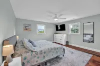 Close To Beach, 5 Bedroom, Sleeps 12, Saltwater Pool, Large Yard, On Golf Course