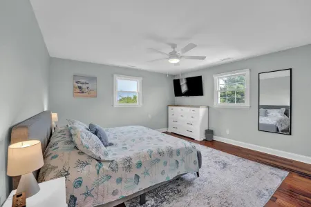 Close To Beach, 5 Bedroom, Sleeps 12, Saltwater Pool, Large Yard, On Golf Course