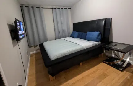 Charming 2-bedroom Apartment in East Orange with WiFi and AC