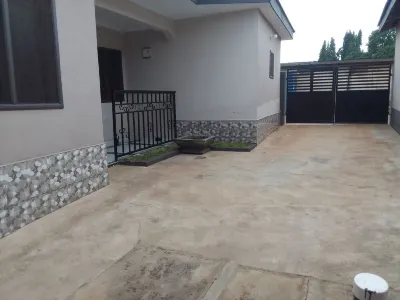 MVH Apartment in Sunyani with free WiFi, AC and fully furnished kitchen.  호텔