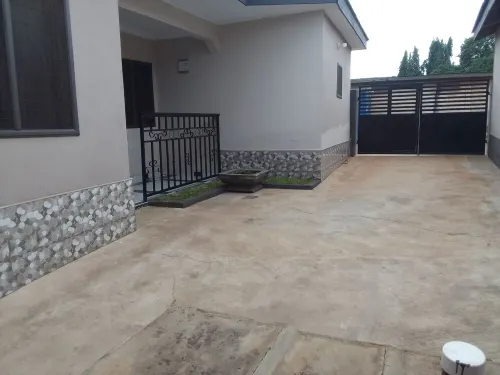 MVH Apartment in Sunyani with free WiFi, AC and fully furnished kitchen. Hotels in Sunyani West District