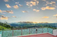 Le Karaj Meadows - Mountain View