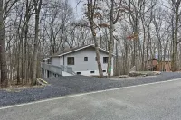 Poconos Chatham Continental - Deck & Fire Pit