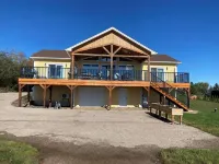 Beautiful Waterfront Retreat