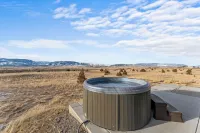 Yellowstone Valley / Hot Tub, Fireplace, Mountain View