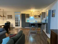 Family house nearby train, Amsterdam and Schiphol Hotel a Almere