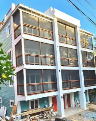 Penthouse queen studio 120 steps to beaches & fun