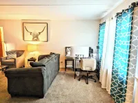 OpulentUrban Retreat: Luxe Living Hotels in Elk Grove Township