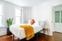 Prime Location - Over 4,500 Reviews - Parking